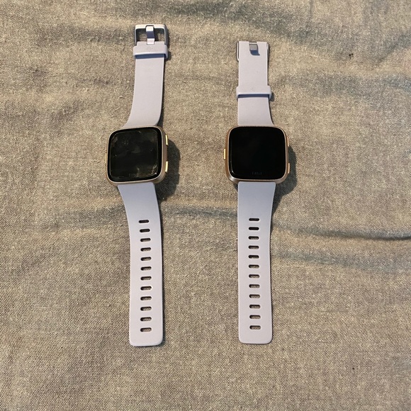 fitbit Accessories - ONE Fitbit versa with charger